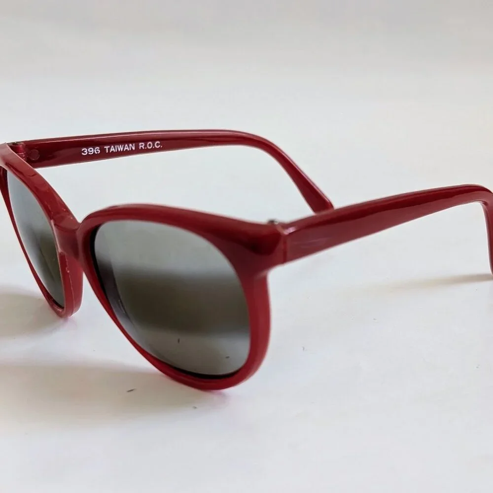 NWT Vintage 90's Kids Nylon C1000 Sport Sunglasses (S. Red)